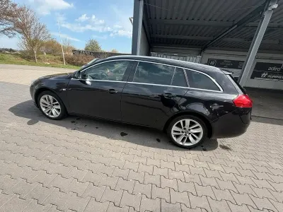 Gebraucht Opel Insignia 140 PS (102 kW) 2012 Schwarz Kombi