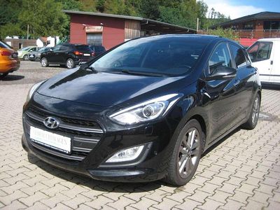 Gebraucht Hyundai i30 Premium 136 PS (100 kW) 2017 Phantom black / mic Limousine