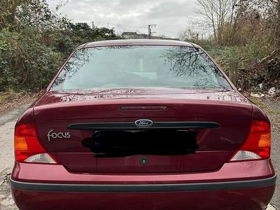Rot Gebraucht 2004 Ford Focus Viva Limousine | 1.800 € (Etwas zu teuer)