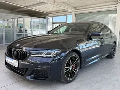 Gebraucht BMW 545e M Sport 394 PS (289 kW) 2022 Carbonschwarz Limousine