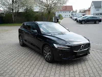 Gebraucht Volvo V60 Plus 197 PS (144 kW) 2022 Schwarz Kombi