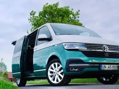 Używany VW T6.1 Highline 150 KM (110 kW) 2021 Zielony Van