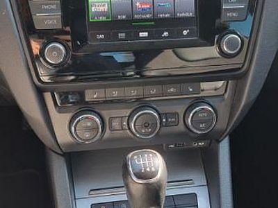 Usado Skoda Octavia Elegance 150 HP (110 kW) 2015 Preto Citadino