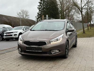 Beige Gebraucht 2014 Kia Ceed FIFA World Cup Edition Kleinwagen | 3.600 € (Superpreis)