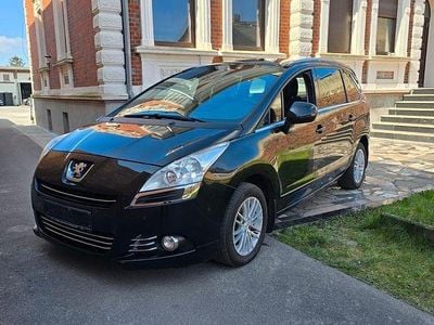 Schwarz Gebraucht 2012 Peugeot 5008 Van / Kleinbus | 6.500 € (Fairer Preis)