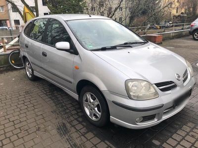 Nissan Almera Tino