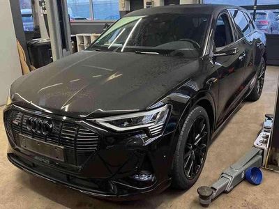 Gebraucht Audi e-tron Black Edition 300 kW (408 PS) 2022 Mythosschwarz metallic SUV