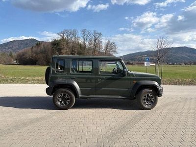 Neu Suzuki Jimny 102 PS (75 kW) 2026 Grün SUV