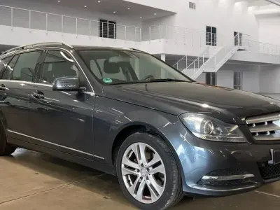 Gebraucht Mercedes C180 Avantgarde 156 PS (114 kW) 2013 Grau Limousine