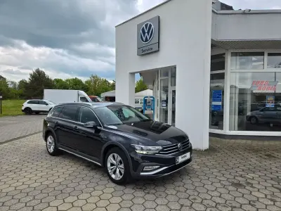 Używany VW Passat Alltrack 200 KM (147 kW) 2023 Czarny Kombi