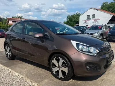 Gebraucht Kia Rio FIFA World Cup Edition 86 PS (63 kW) 2013 Wendy brown Limousine
