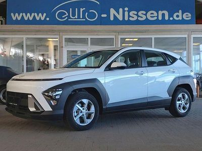 Neu Hyundai Kona Select 129 PS (94 kW) 2025 Atlaswhite SUV