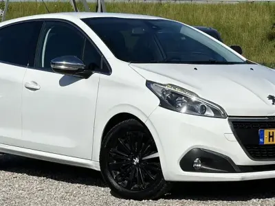 Gebraucht Peugeot 208 Allure 99 PS (72 kW) 2016 Weiß Kleinwagen