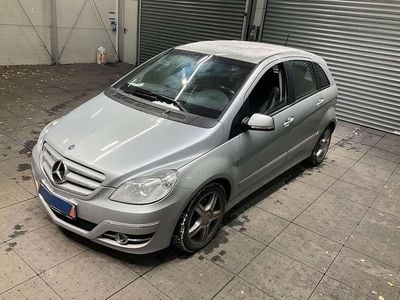 Gebraucht Mercedes B200 Sport Edition 136 PS (100 kW) 2010 Silber Van / Kleinbus