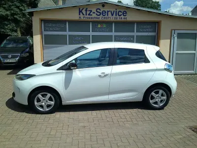 Gebraucht Renault Zoe Zen 42 kW (58 PS) 2014 Weiss "nacre" Kleinwagen