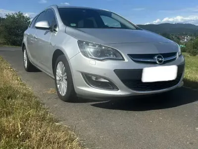 Gebraucht Opel Astra Edition 131 PS (96 kW) 2013 Silber Kombi