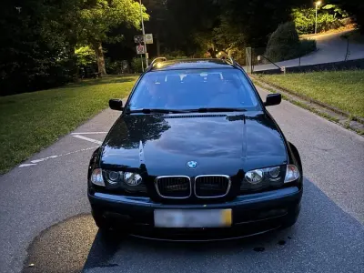 Gebraucht BMW 320 Basis 136 PS (100 kW) 2000 Schwarz Kombi