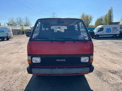 Second-hand Toyota HiAce 73 CP (53 kW) 1987 Roșu Monovolum