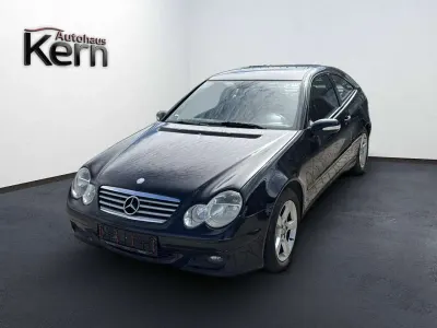 Gebraucht Mercedes C180 143 PS (105 kW) 2007 Obsidianschwarz  metalliclack Coupé