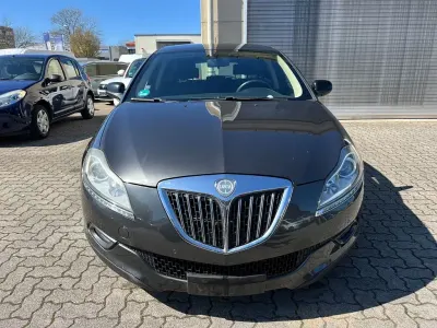Gebraucht Lancia Delta 120 PS (88 kW) 2010 Grau Kleinwagen