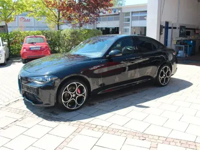 Second-hand Alfa Romeo Giulia Premium 280 CP (205 kW) 2023 Negru Berlinǎ