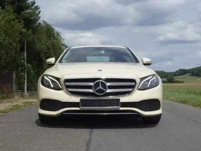 Gebraucht Mercedes E200 150 PS (110 kW) 2019 Gelb Limousine