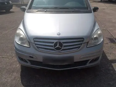 Gebraucht Mercedes B180 109 PS (80 kW) 2007 Silber Van / Kleinbus