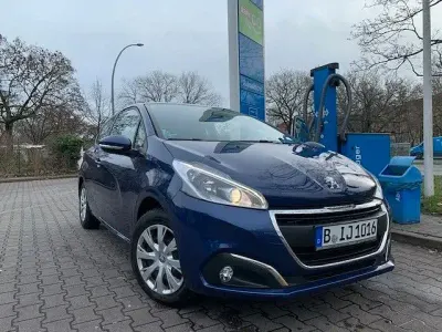 Gebraucht Peugeot 208 Active 82 PS (60 kW) 2016 Blau Kleinwagen