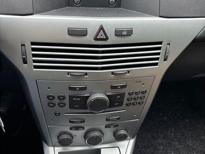 Usata Opel Astra Edition 116 CV (85 kW) 2009 Grigio Berlina