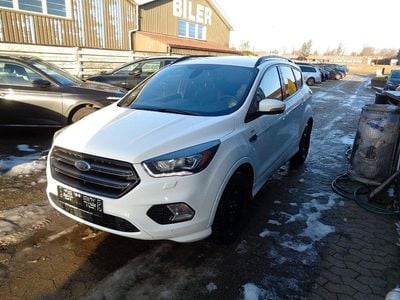 Weiß Gebraucht 2017 Ford Kuga ST-Line SUV | 8.900 € (Guter Preis)