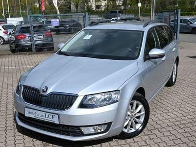 Usado Skoda Octavia Style 110 HP (80 kW) 2015 Prateado Citadino