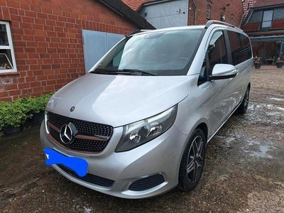 Mercedes V220