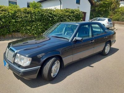 Usata Mercedes E230 132 CV (97 kW) 1991 Nero Berlina