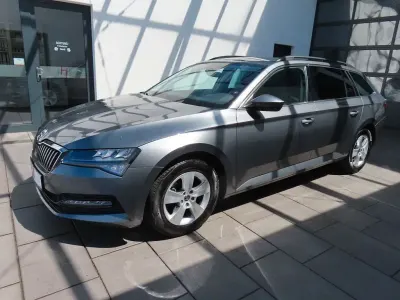 Gebraucht Skoda Superb 150 PS (110 kW) 2023 Grau Kombi