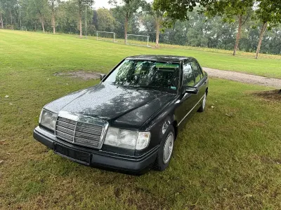 Gebraucht Mercedes 300 147 PS (108 kW) 1991 Schwarz Limousine