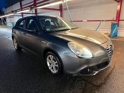 Grau Gebraucht 2010 Alfa Romeo Giulietta Limousine | 1.850 € (Superpreis)