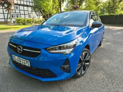 Używany Opel Corsa-e Ultimate 100 kW (136 KM) 2021 Niebieski Hatchback