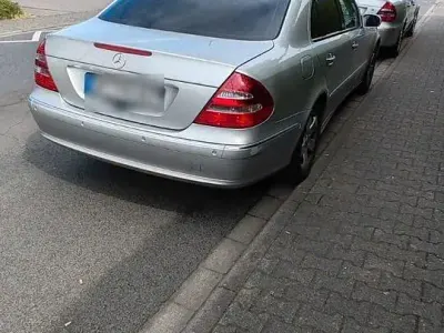 Gebraucht Mercedes E280 Avantgarde 177 PS (130 kW) 2005 Grau Limousine
