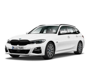 Weiß Gebraucht 2021 BMW 330e M Sport Kombi | 33.930 € (Fairer Preis)