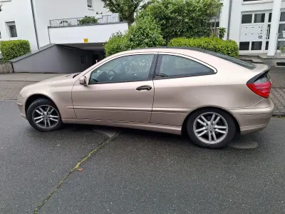 Gebraucht Mercedes 200 163 PS (119 kW) 2003 Gold Coupé