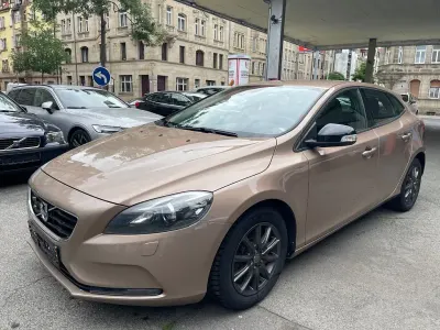 Gebraucht Volvo V40 Kinetic 150 PS (110 kW) 2014 Braun Limousine