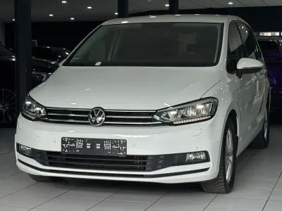 Gebraucht VW Touran 150 PS (110 kW) 2021 Weiß Van / Kleinbus