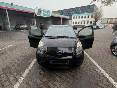 Usata Toyota Yaris Cool 101 CV (74 kW) 2009 Nero Utilitaria
