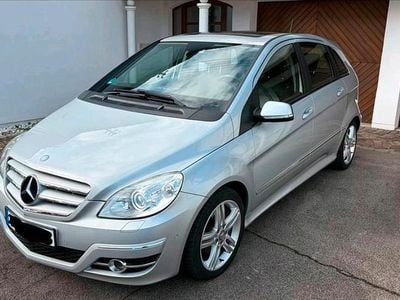 Gebraucht Mercedes B200 198 PS (145 kW) 2009 Silber Van / Kleinbus