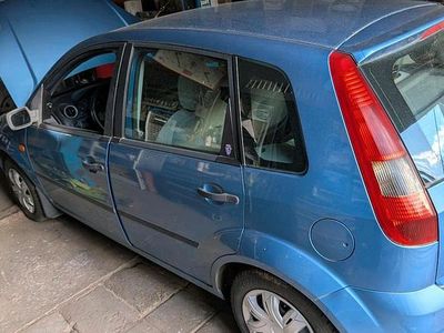 Second-hand Ford Fiesta 80 CP (58 kW) 2002 Albastru Hatchback