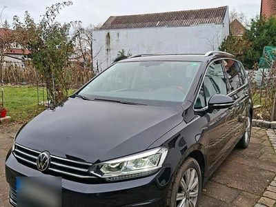 Schwarz Gebraucht 2022 VW Touran Van / Kleinbus | 27.500 € (Guter Preis)
