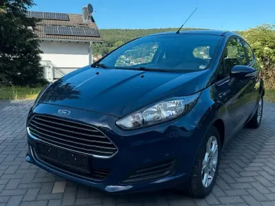 Gebraucht Ford Fiesta Trend 80 PS (58 kW) 2014 Blau Kleinwagen