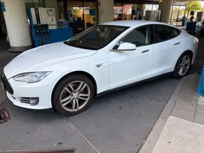 Gebraucht Tesla Model S 225 kW (306 PS) 2015 Weiß Kleinwagen