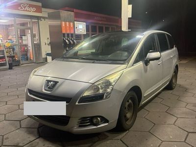 gebraucht Peugeot 5008 7 Sitze Sparsam