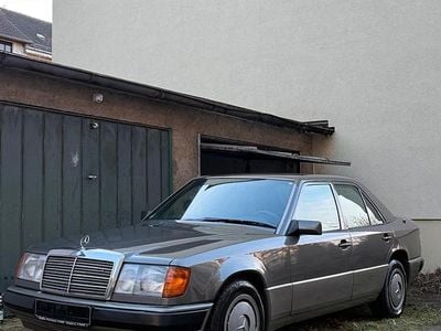 Gebraucht Mercedes E230 132 PS (97 kW) 1991 Grau Limousine